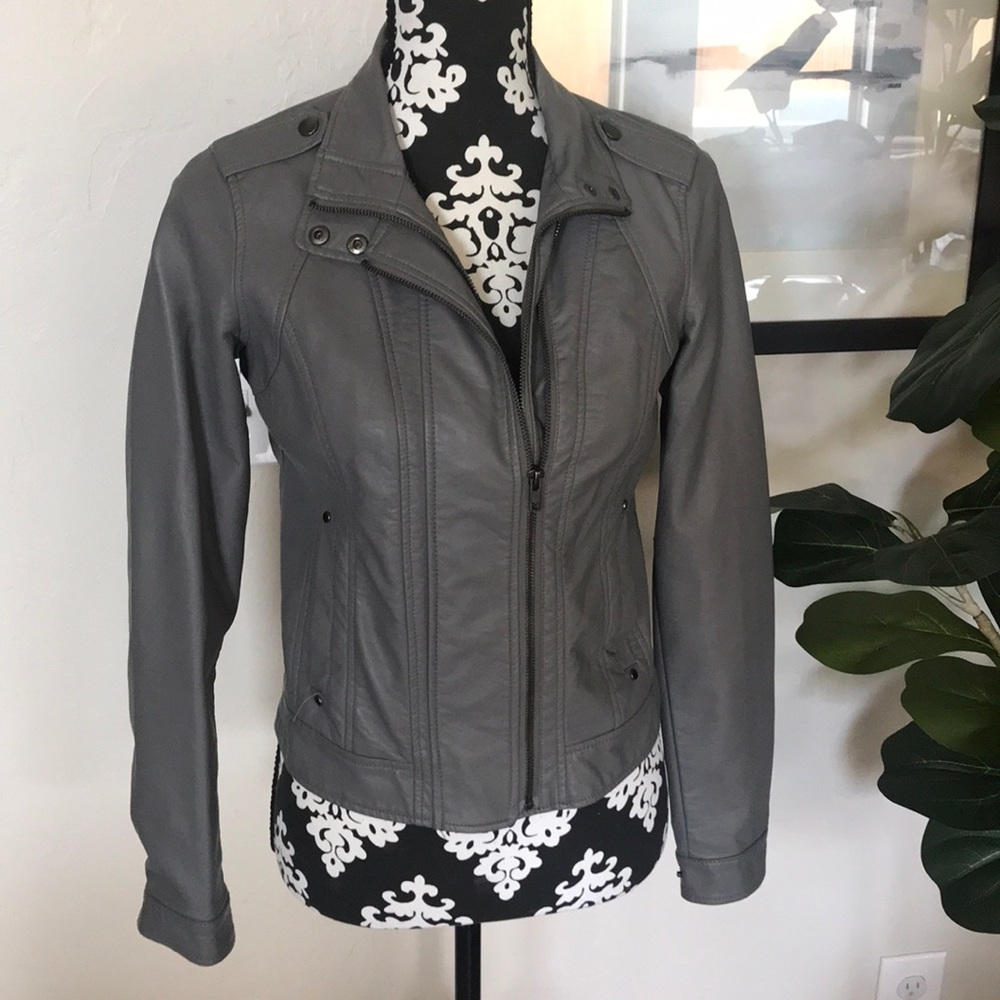 Quinn Women’s Grey Faux Leather Jacket Size Small